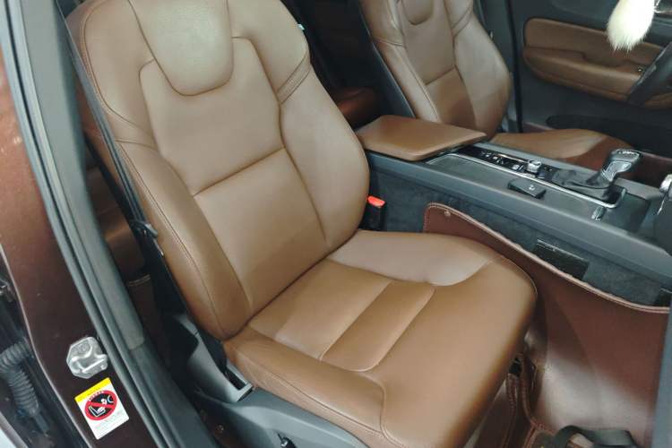 Used Volvo XC60 2019 T5 4x4 Smart Edition China V Standard
