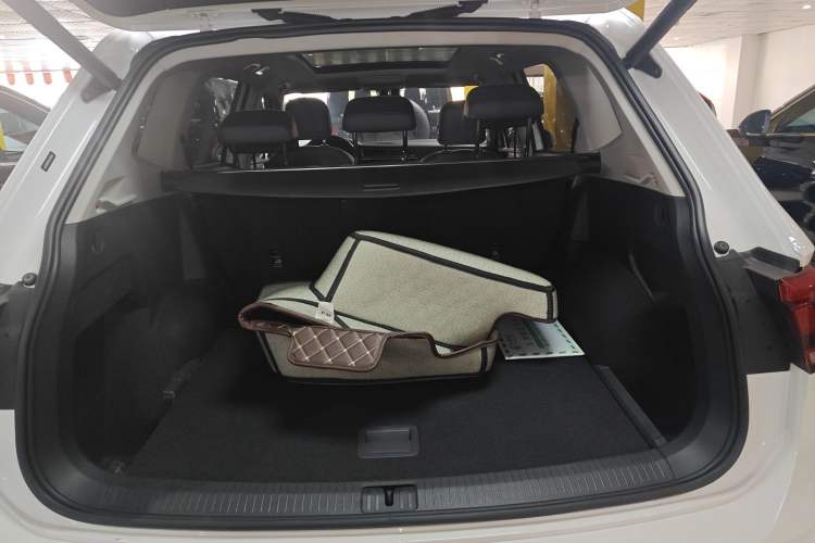 Used Volkswagen Tiguan L 2019 Revised 330TSI Automatic Two-Wheel Drive Smart & Luxury Edition China VI Standard
