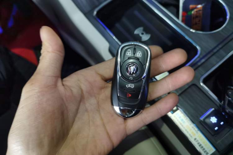 Used Buick GL8 2022 ES Landtrek 653T Comfort Edition