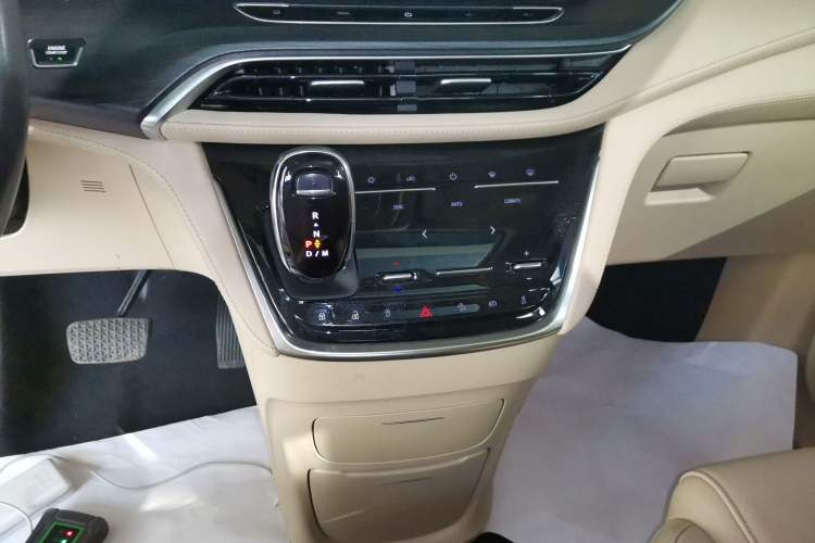 Used Buick GL8 2022 ES Landtrek 653T Luxury Edition
