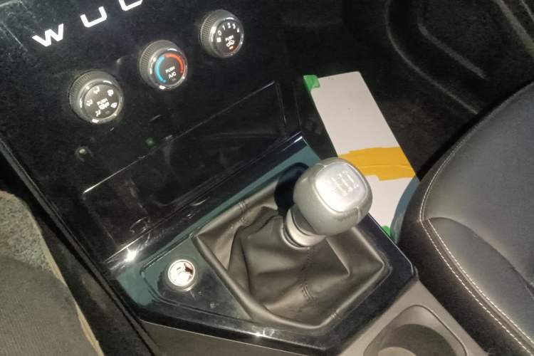 Used Wuling Hongguang PLUS 2020 1.5T Manual Commercial Vehicle 7 Seats
