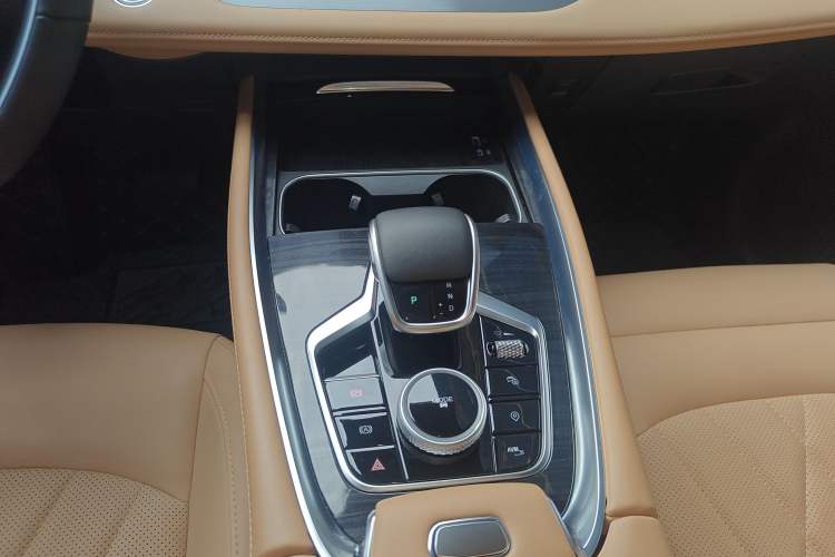 Used Chery Tiggo 8 PRO 2024 Champion Edition 390T Two-Wheel Drive Peak Version 5 Seats
