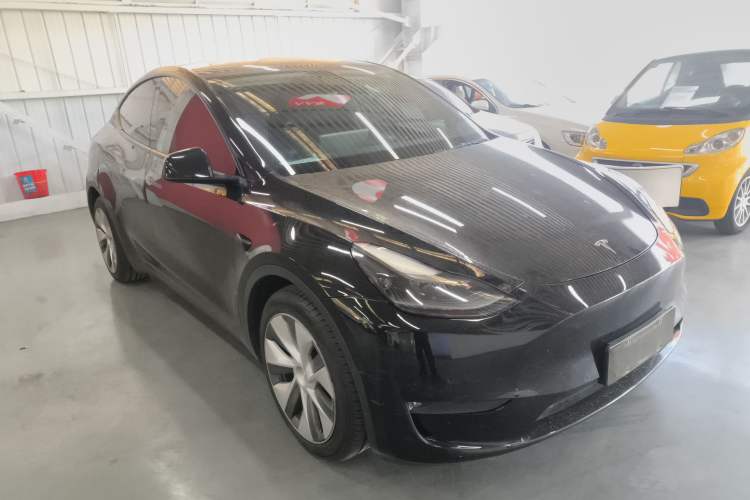 Used Tesla Model Y 2021 Long-Range All-Wheel-Drive Version 3D7
