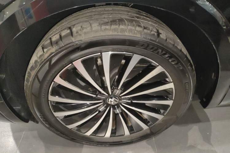 Used Volkswagen Viloran 2024 380TSI Premium Edition
