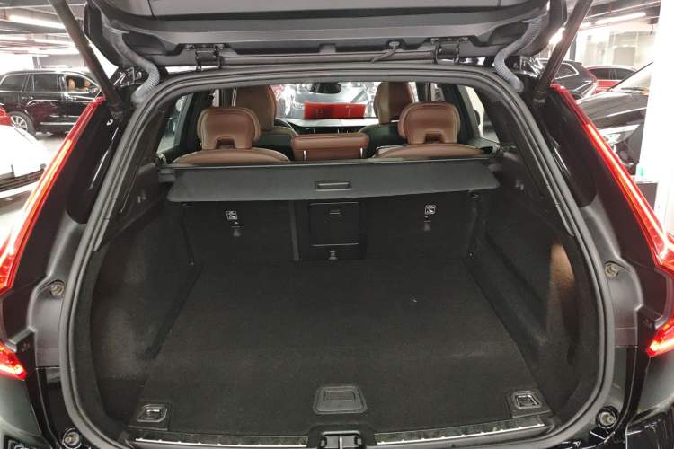 Used Volvo XC60 New Energy 2023 T8 Plug-in Hybrid Long-Range All-Wheel Drive Smart Luxury Edition
