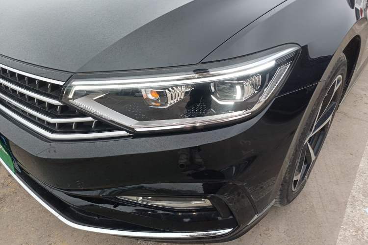 Used Volkswagen Magotan 2024 2 Million Units Zhongxiang Version 330TSI DSG Luxury Edition