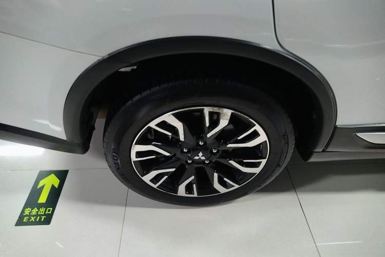 Used Mitsubishi Outlander 2020 2.4L 4x4 Zhi Xiang Edition 7-Seater
