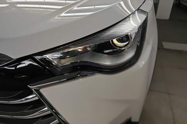 Used  Refine S3 2018 Custom Edition 1.6L CVT Luxury Smart Model
