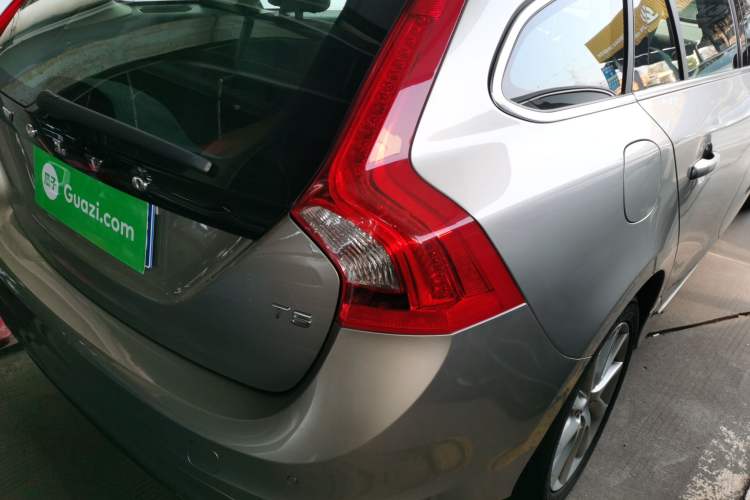 Used Volvo V60 2015 T5 Zhiyi Edition
