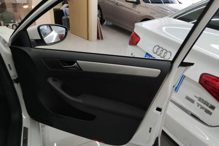 Used Volkswagen Sagitar 2014 Revised Version 1.6L Automatic Comfort Edition
