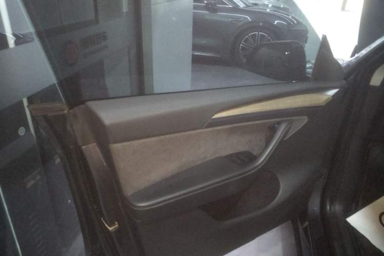 Used Tesla Model Y 2021 Standard Range Rear-Wheel Drive Version
