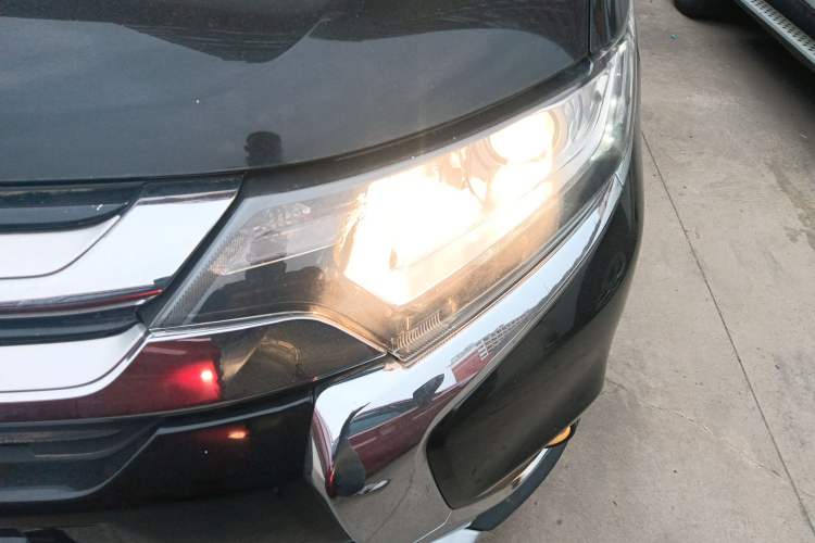 Used Mitsubishi Outlander 2017 2.0L Two-Wheel Drive Glory Edition 5 Seats
