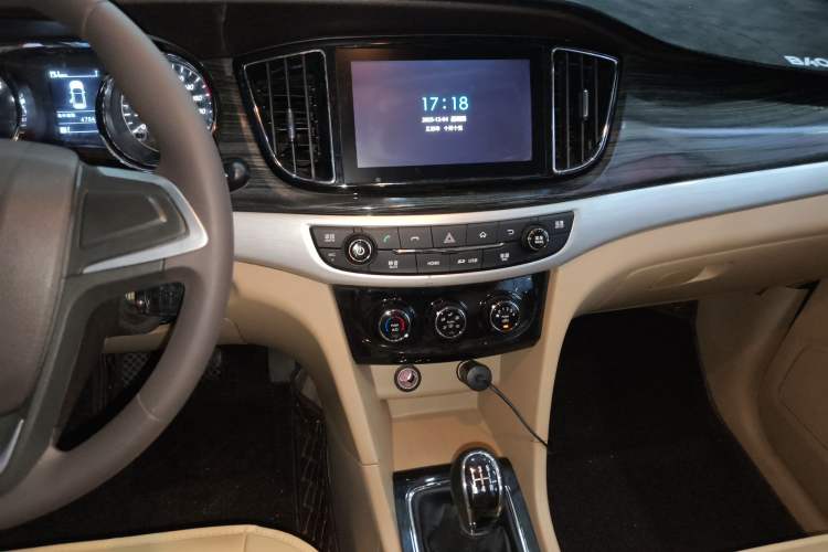 Used Baojun 730 2016 1.5L Manual Comfort Version 7 Seats China V Emission Standard