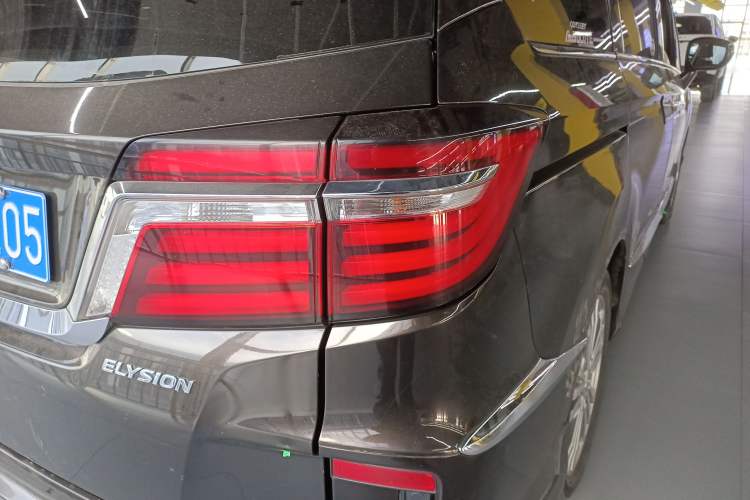 Used Honda Elysion 2016 2.4L Luxury Edition
