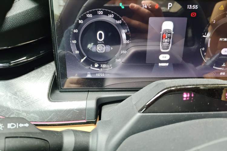 Used Lynk & Co 09 2021 2.0T Halo Six-Seater
