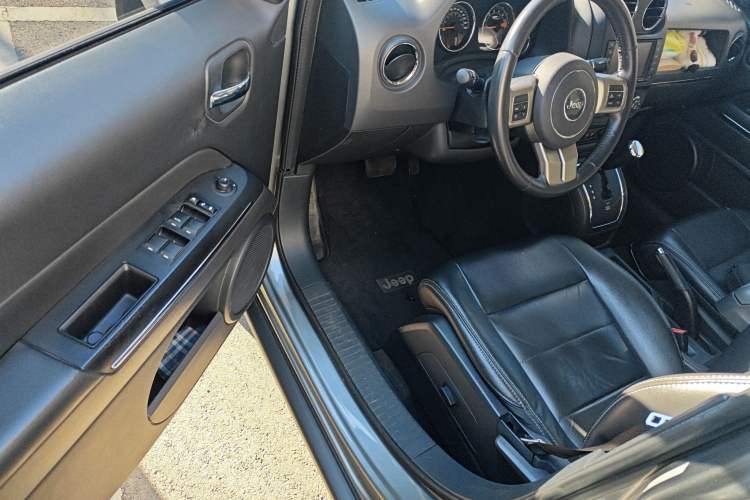 Used  Patriot 2014 2.4L Luxury Navigation Edition
