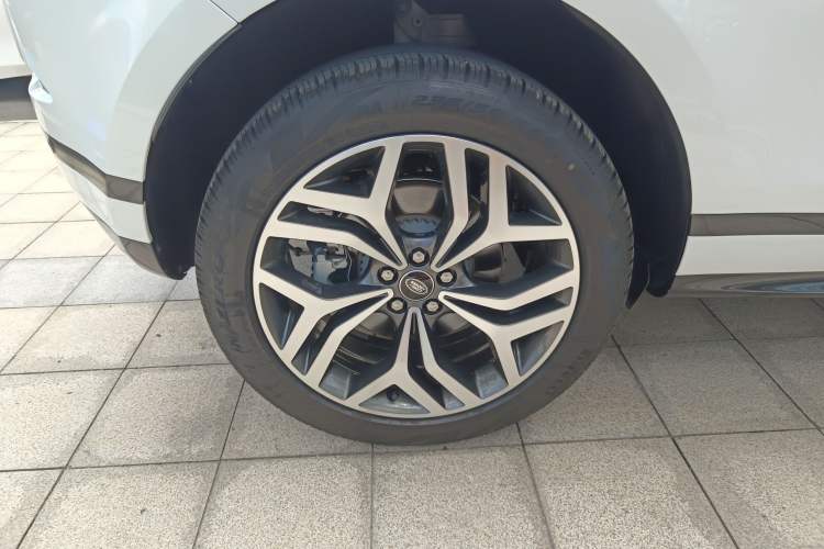 Used Land Rover Range Rover Evoque 2023 Aurora L 249 PS Luxury Edition