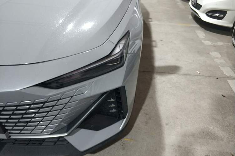 Used Changan UNI-V 2022 1.5T Prestige Version