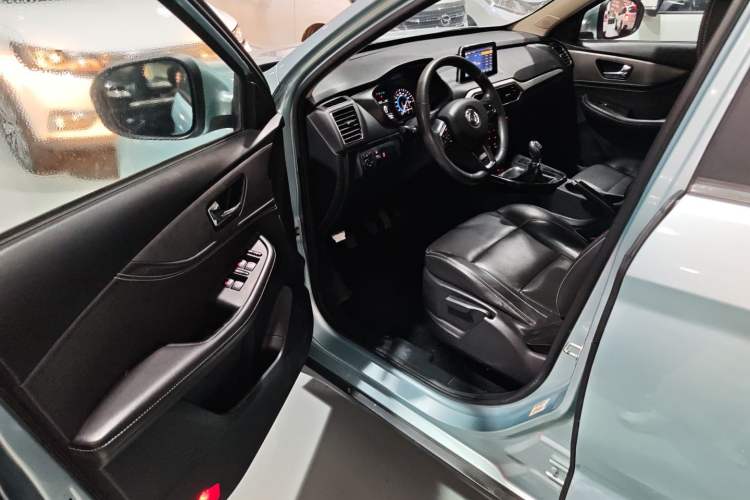 Used Dongfeng Fengon S560 2018 1.8L Manual Comfort 5-Seater China V Standard
