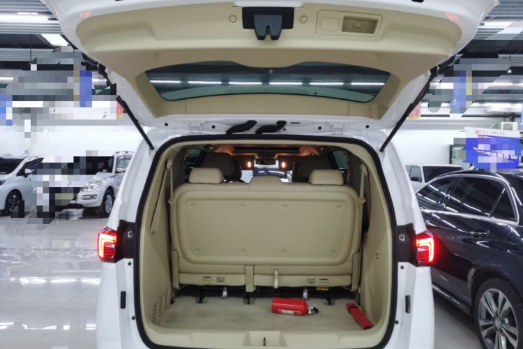 Used Buick GL8 2023 Facelifted Land Cruiser Executive Luxury Version
