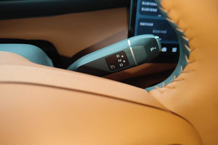 Used  Q07 2025 215 Flagship PLUS