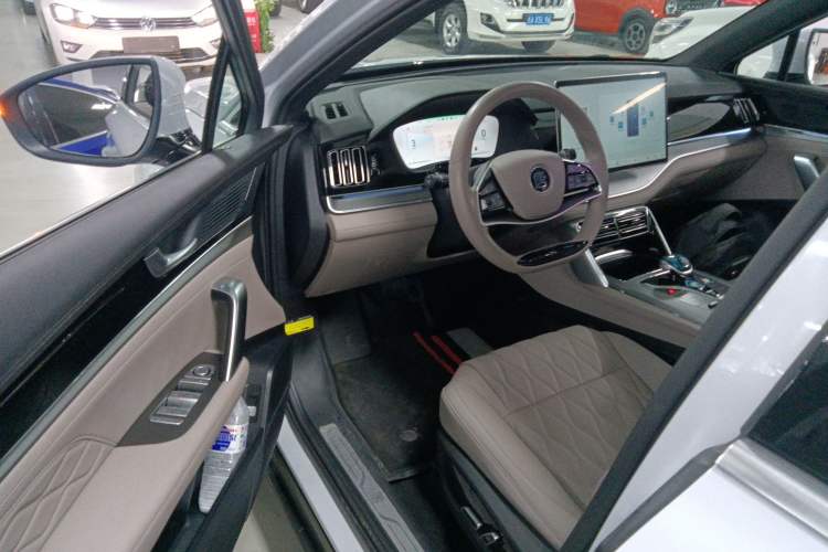 Used BYD Tang New Energy 2024 DM-i Glory Edition 112KM Prestige Model