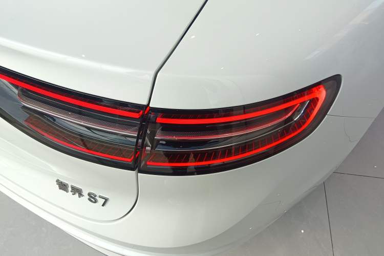 Used Hima Luxeed S7 2024 Pro Model
