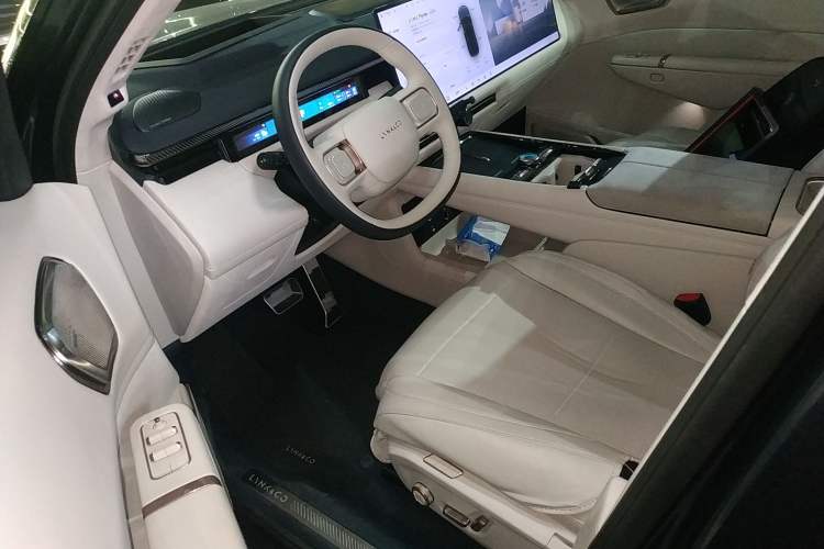 Used Lynk & Co 900 2025 2.0T Exploration Edition
