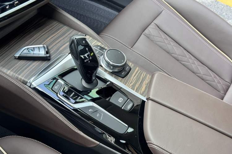 Used BMW 5 Series 2018 Facelifted 530Li Luxury Edition Premium Package
