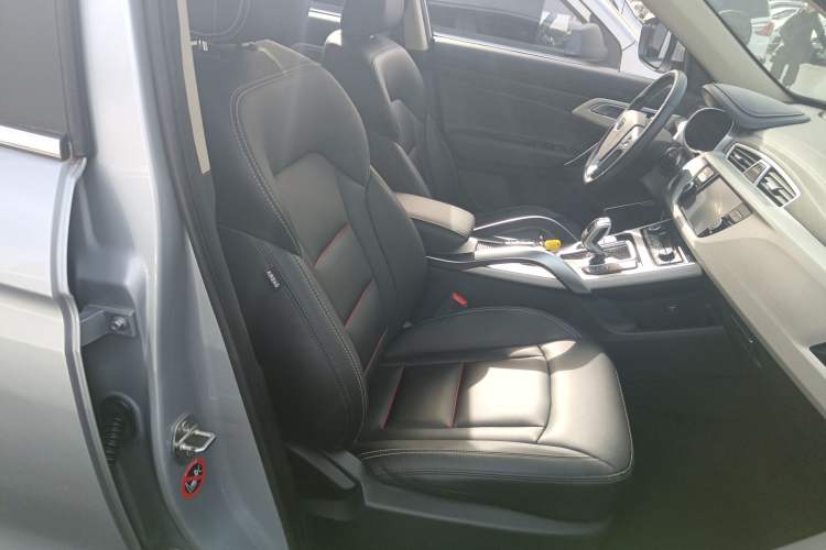 Used Geely Auto Emgrand X7 Sport 2020 1.8TD DCT Two-Wheel Drive Smart Connect 4G-Enabled Version
