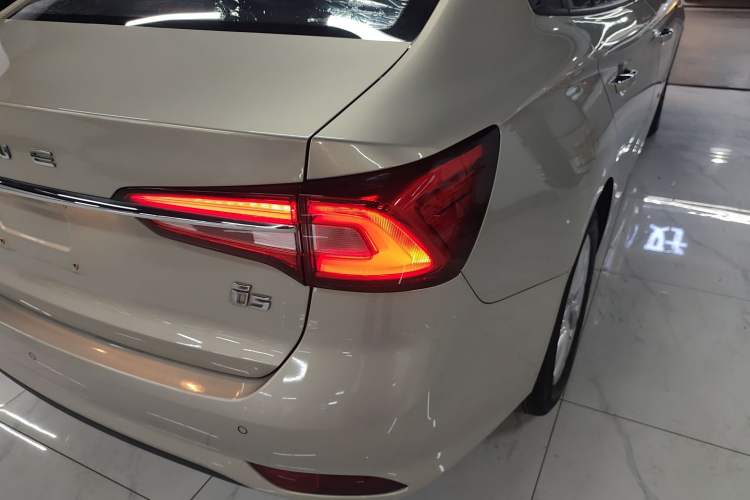 Used Roewe i5 2020 1.5L Automatic 4G Connected Linghao Edition
