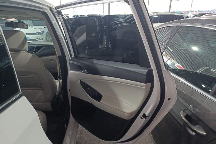 Used Buick GL6 2018 18T 5-Seater Elite Version
