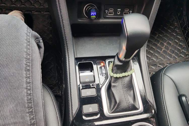 Used  Commander 2018 2.0T Two-Wheel Drive Enjoyment Version China VI Emission Standard