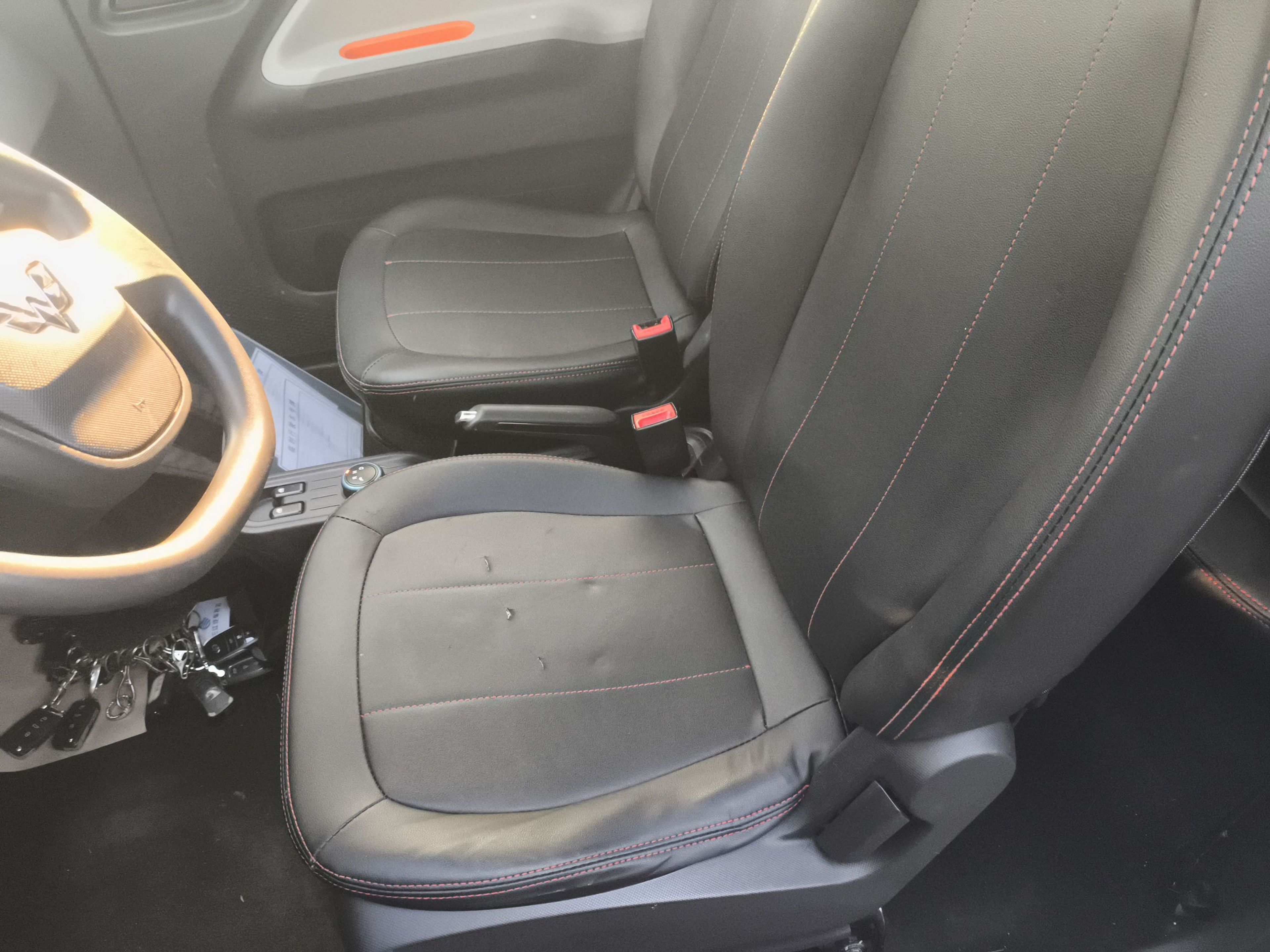 Переднее сиденье в автомобиле