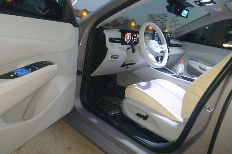 Used Volkswagen Lavida 2026 Pro 300TSI Starry Zhi Yi Edition
