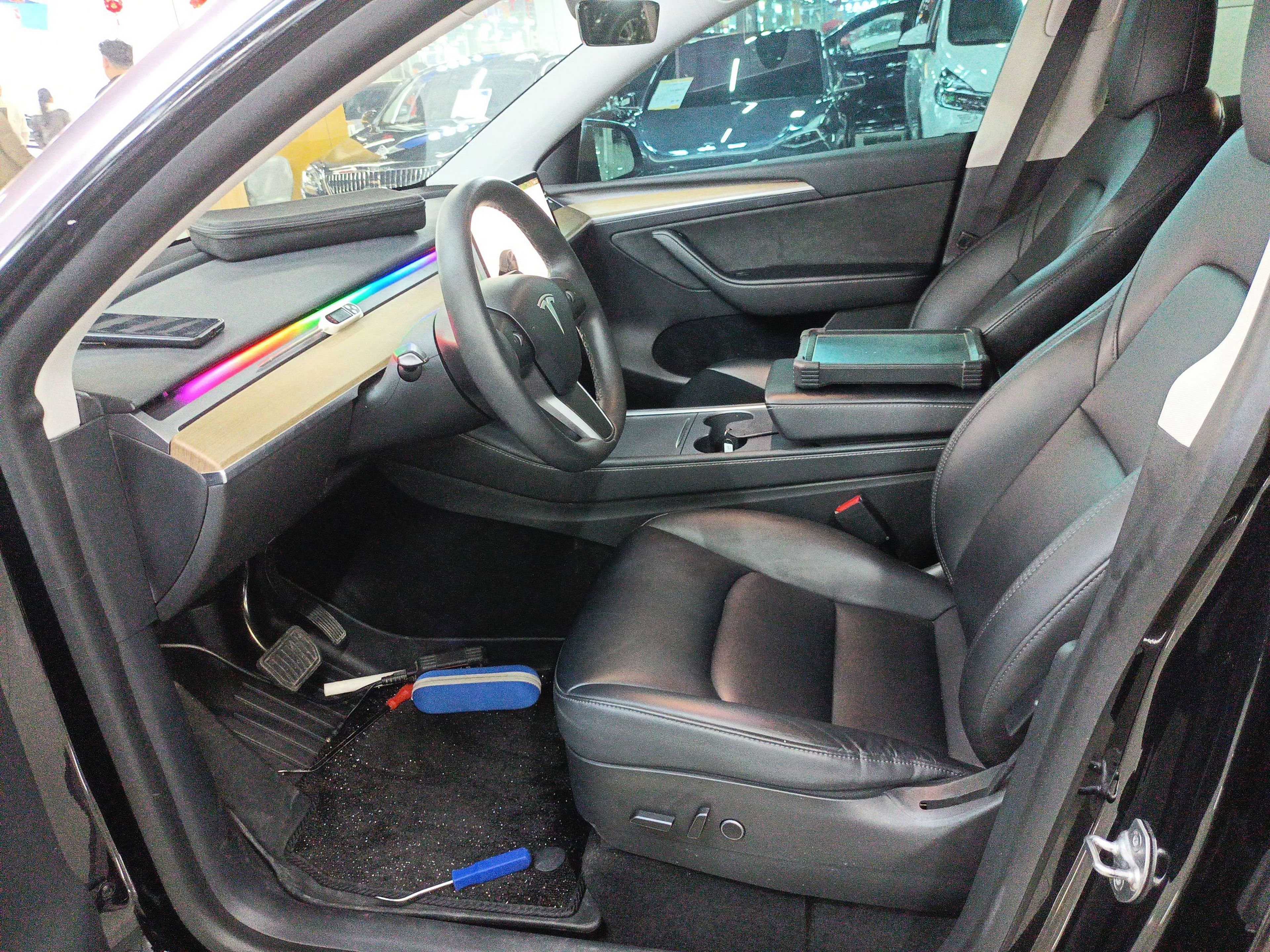 Переднее сиденье в автомобиле