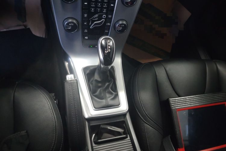 Used Volvo V40 2017 T3 Zhiya Edition
