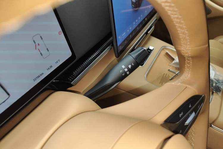 Used VOYAH Dream 2025 PHEV Four-Wheel-Drive Flagship Kunpeng Edition