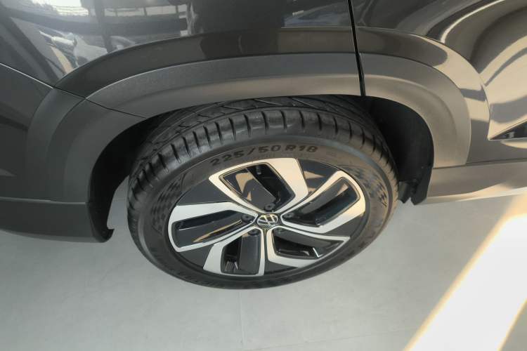 Used Volkswagen Tharu 2024 300TSI Two-Wheel-Drive Full Moon Edition