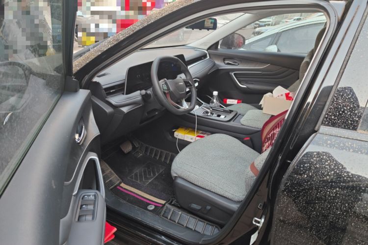 Used Venucia V 2022 260T Black Horse Edition · Idol
