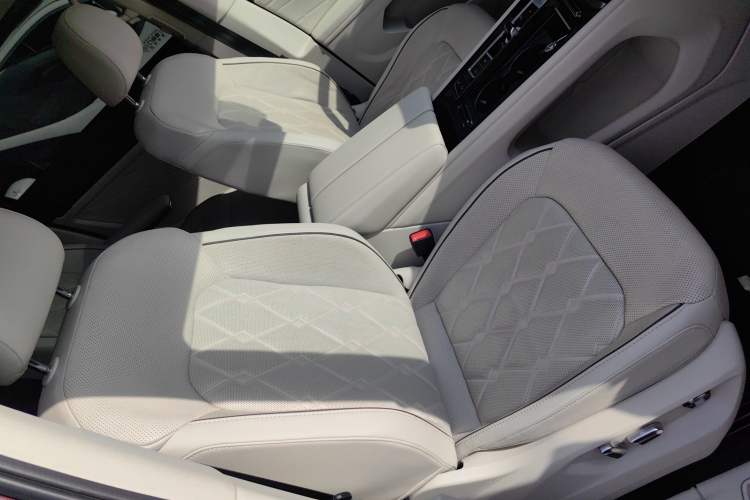 Used Volkswagen Viloran 2022 380TSI Prestige Edition
