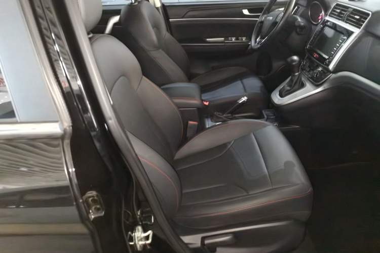 Used Haval M6 2019 1.5T DCT Two-Wheel Drive Elite Version China VI Standard
