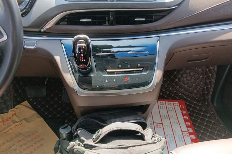 Used Buick GL8 2022 Land Business Class 652T Luxury Model
