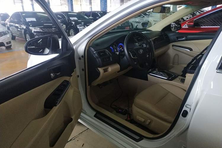 Used Toyota Camry 2015 Dual-Engine 2.5 HG Luxury Navigation Edition
