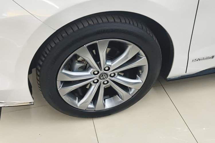 Used Toyota Sienna 2023 2.5L Hybrid Deluxe Edition