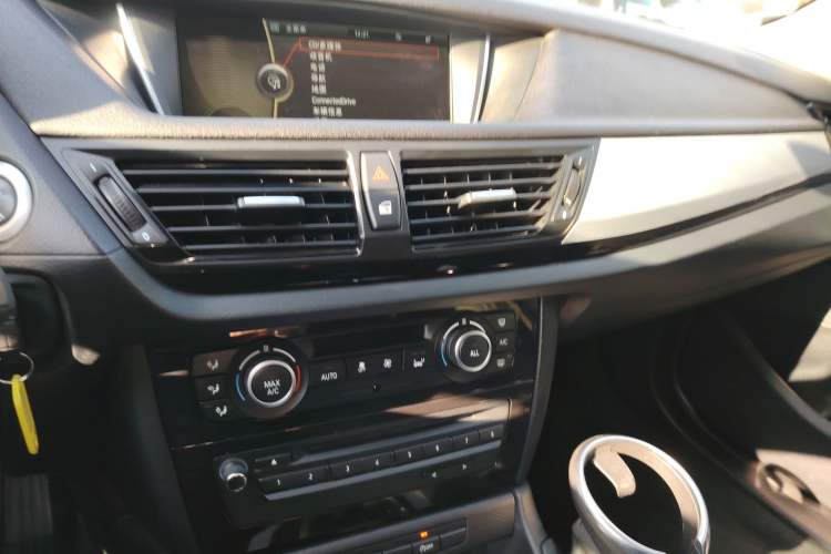 Used BMW X1 2014 sDrive18i Leading Model
