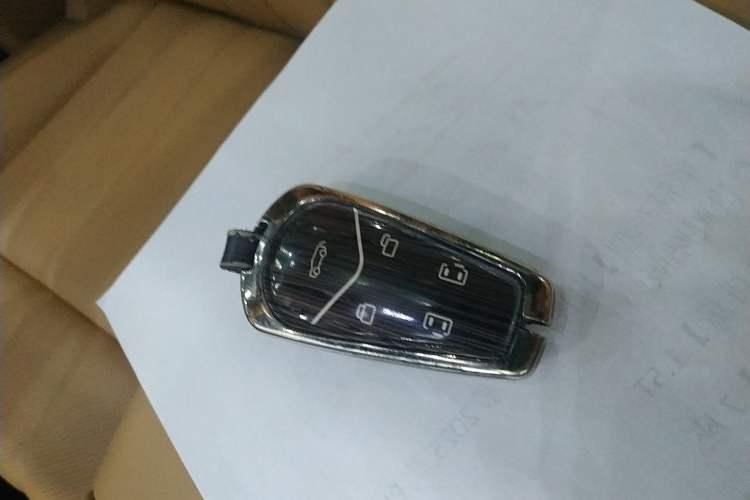 Used VOYAH Dream 2025 PHEV Four-Wheel Drive Prestige Kunpeng Edition
