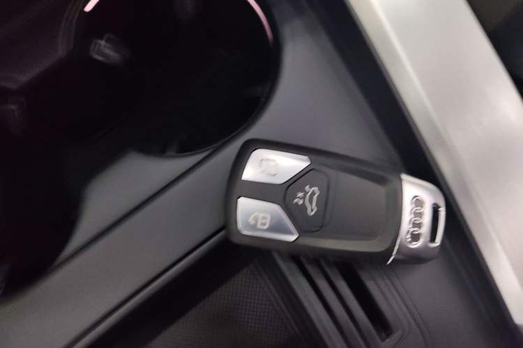 Used Audi A4L 2022 40 TFSI Luxury Dynamic Model
