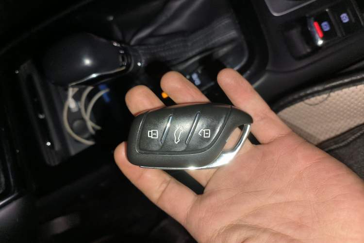 Used Roewe i5 2019 20T Automatic Intelligent Connectivity Super-Power Supreme Edition