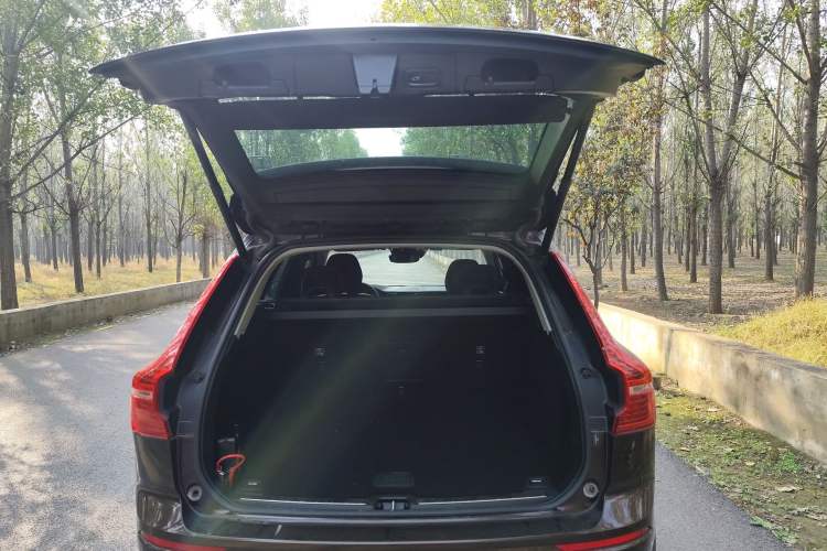 Used Volvo XC60 2019 T5 4x4 Zhiyuan Edition China VI Standard
